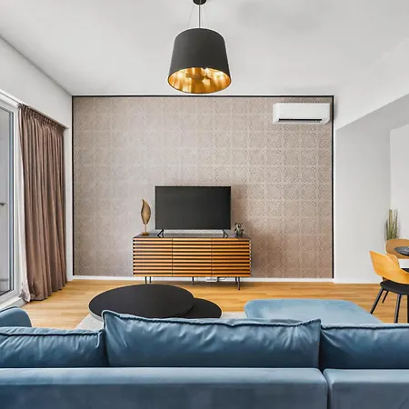 Romantic Designer With Balcony - Old Town *