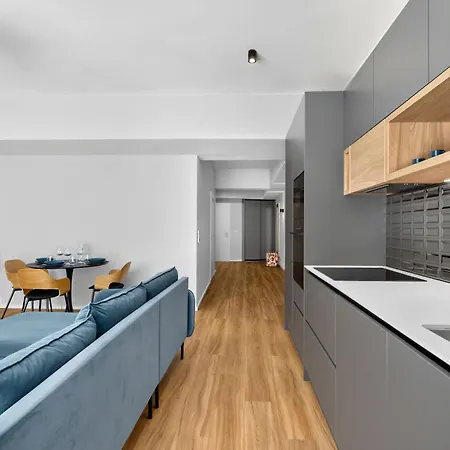 Romantic Designer With Balcony - Old Town Apartamento