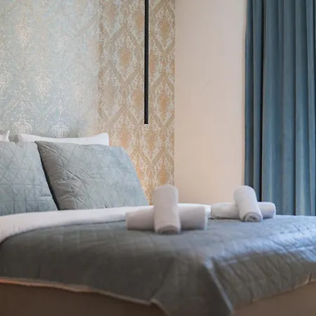 Romantic Designer With Balcony - Old Town Lejlighed